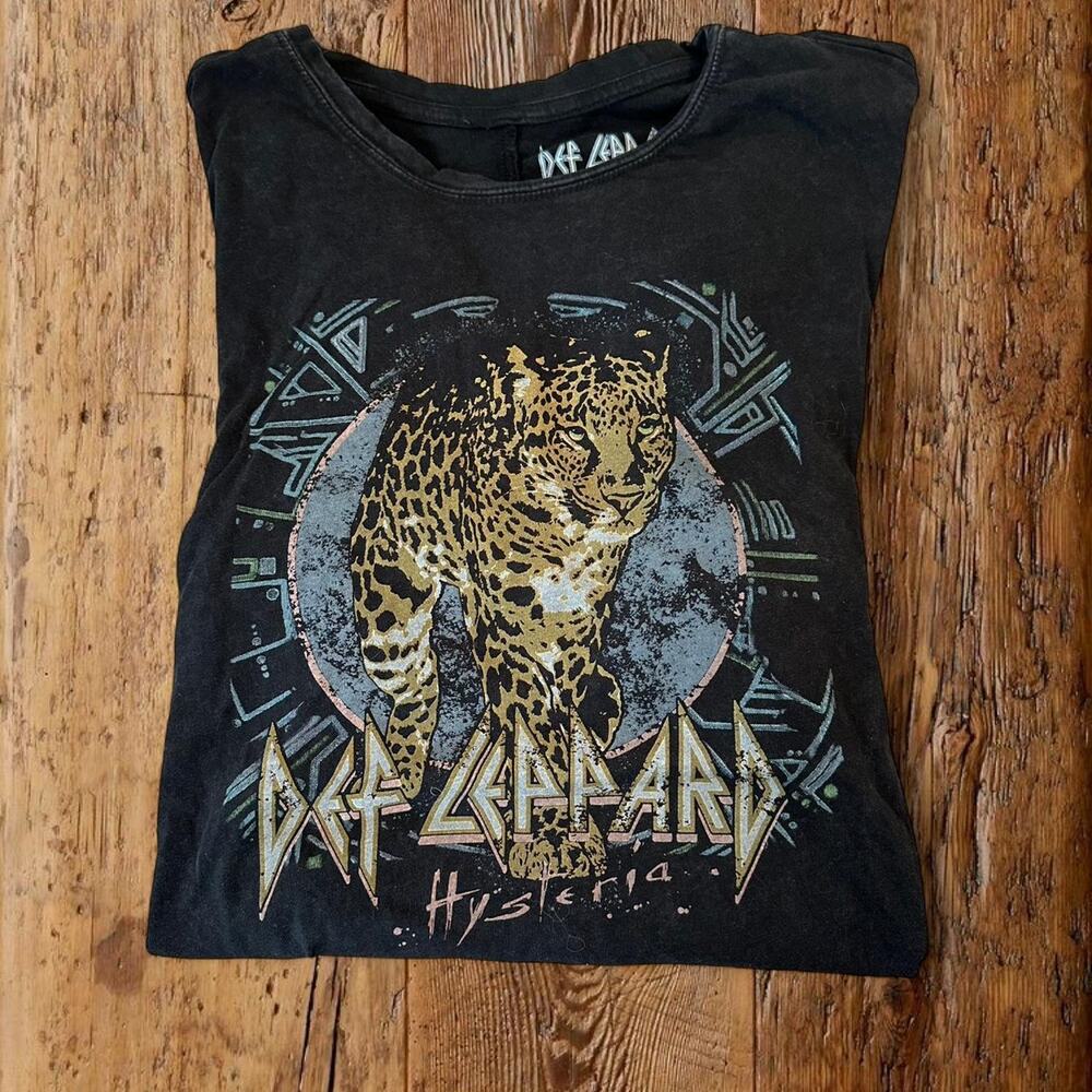 Def leppard hysteria leopard graphic